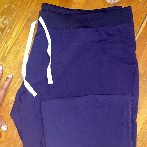 Figs scrubs clean out size L-XXL - Picture 8 of 8